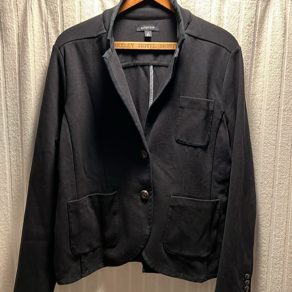 Lands End Woman’s Blazer size 14. Dark blue. Two pockets with two buttons.